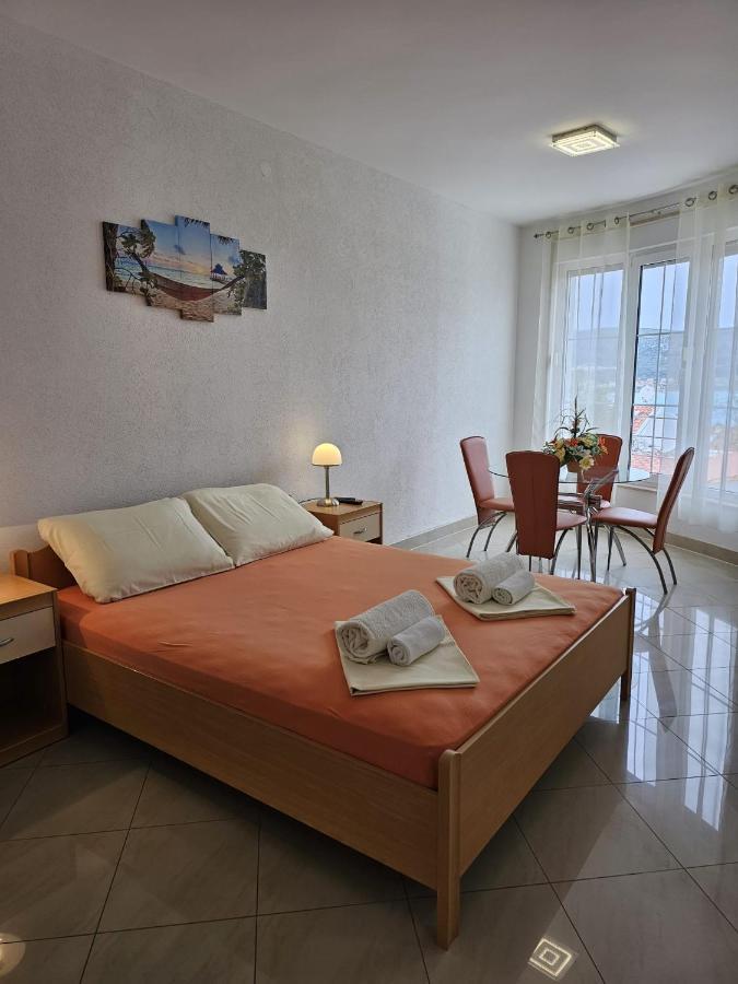 Apartmani Barnjak Трогір Екстер'єр фото
